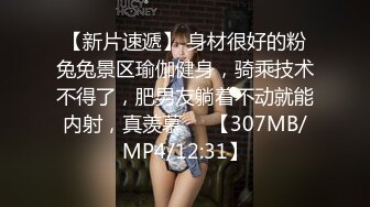 晚上城中村近距离偷窥合租房姐妹洗澡哈哈眼镜妹子估计视力不好面对面都没有被发现