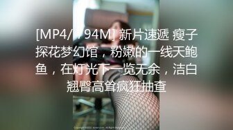 看着表哥和表嫂啪啪上头了❤️趁表哥不在家强上表嫂