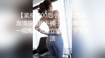 冒死爬墙偷窥刚洗完澡的少妇光溜溜的出来换衣服