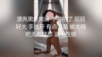 旅游景区女厕全景偷拍多位漂亮的小姐姐来嘘嘘还有一位尿急就是解不开连体裙真想帮她一把 (8)