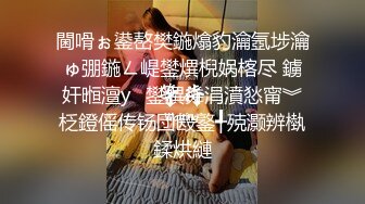 牵小狗出门口交