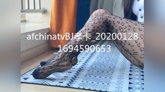 商场白色隔板全景后拍多位美女尿尿2 (3)