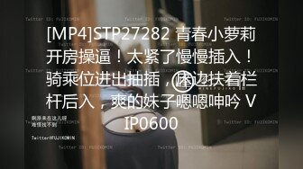 酒店偷拍白色大床把婴孩放旁边玩耍 小夫妻自顾激情做爱