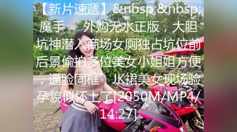 洗浴中心按摩房偷拍老司机大叔做大保健被吃着屌手指劲扣女技师的骚逼大家一块爽