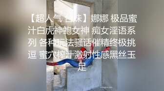 漂亮高跟黑丝少妇脱光吃鸡 口含双屌尽情轮番泄欲&nbsp; 在车上被巨根狂插 淫水直流 精液射一肚子