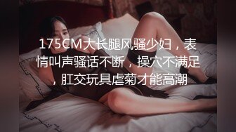 偷窥眼镜小表妹洗香香