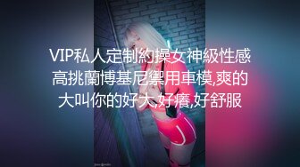 《极品CP魔手外购》火爆商场女厕固定4K镜头拍脸移动镜头拍私处，各路年轻美女美少妇方便，有美女也有极品B[ (4)