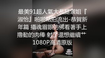 学舞蹈的小骚货今天御姐风酒瓶子自慰，珍珠内裤高跟鞋乳夹口塞，扶着椅子展示电臀，椅子上酒瓶子骑坐猛插