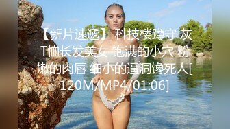 在朋友家浴室偷装针孔摄像机偷拍他那个平日很骚的老婆洗澡