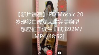 【裙底春光乍泄】抄底包臀裙夜店美女 在路边摊挑首饰 全程弯腰 妹子相当上火 白色内裤都嗞黄了 骚货肯定经常被日