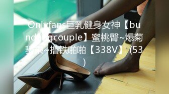 [MP4/ 1.03G] 酒吧少妇激情4P，露脸颜值不错伺候三个大哥，交大鸡巴，让三个大哥在床上玩弄