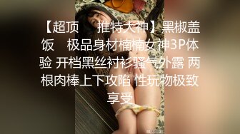 高级西餐厅正面清晰偸拍 各种职业气质女性和年轻小姐姐方便 亮点是有位老嫂子把一对超大号奶子亮出来啥意思还揉一下