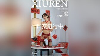 性感小骚货，一对肥乳诱惑