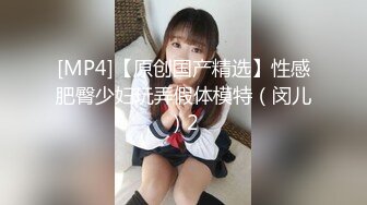 人妖系列之一温柔妖妖同时伺候俩大几吧按头深喉跪着后面干前面舔还被射了一脸好可怜