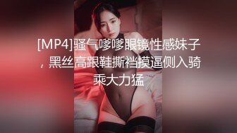 《叔嫂乱伦》趁着大哥不在家强上风韵犹存的嫂子