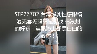 芒果里外多是黄高颜值长相甜美妹子自慰，卫生间近距离特写自摸粉穴高潮出水