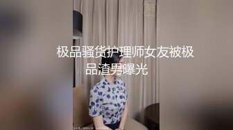 家中自拍玩弄自己的小穴