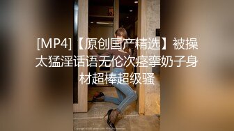 商城跟随偷窥跟同学逛街的清纯美少女 小屁屁好性感 隔着屏幕都能闻到处子香