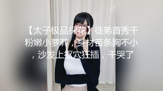 巨乳小娇妻给大哥们表演个性感乳摇