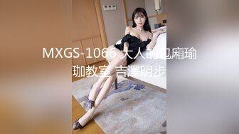 [MP4/ 459M] 大奶妹子 据说是上次军训跳漏奶舞的西北民族大学的女生妹 这次在酒吧又火了 难道是露出癖吗