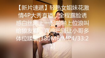 纹身黑丝小妹被小哥床上各种玩弄，听狼友指挥道具抽插手抠玩弄骚逼，淫水多多浪叫不止，多体位爆草蹂躏刺激