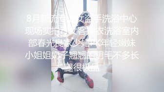 清纯小姐姐高颜值后面极度反差，脱光光手捏小娇乳，特写BB，口交水晶假屌给你看。