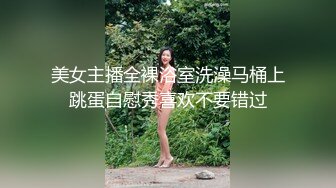 漂亮骨感新娘子户外拍婚纱照 拍着拍着新娘的奶子跑了出来都不知