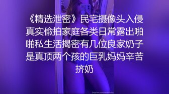 奶大屁股翘的风骚妹子一个人的精彩诱惑，软嫩的极品巨乳乱颤抖动揉捏，按摩棒蹂躏骚穴高潮